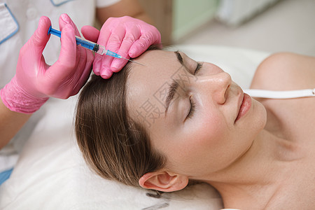 女性在美容诊所注射填充剂皱纹整容治疗医疗美容师化妆师胶原沙龙皮肤注射剂图片