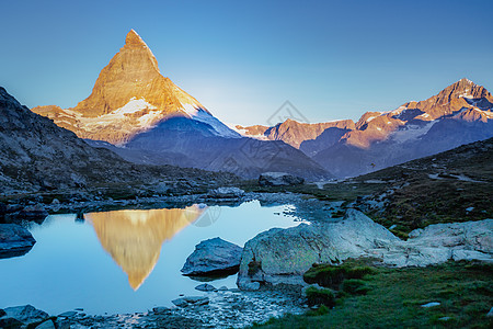 瑞士阿尔卑斯山 日出和平时的 时速标志性山峰和湖泊变异摄影场景巅峰地方旅行假期旅游目的地山脉蓝色图片