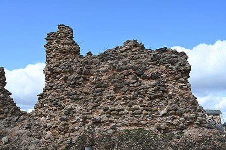 古老城堡的废墟与蓝天对立 高品质照片图片