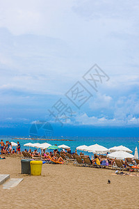 巴塞罗内塔海滩西班牙巴塞罗那景点天空海滩泳装植物沙滩海岸海浪地标外国图片