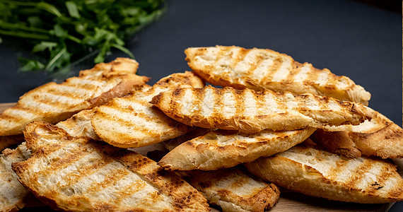 法国布鲁谢塔的法式面包包硬皮食物营养木板面包早餐小麦产品饮食传统图片
