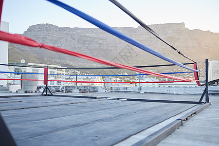 城市的户外 运动和空拳击台 为运动员或拳击手举行摔跤比赛 南非街道外的武术角 用于健身 锻炼和运动图片