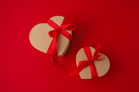 红背景两个心形的包装礼物盒 圣情人节购物丝带庆典周年礼物展示邀请函销售横幅浪漫图片