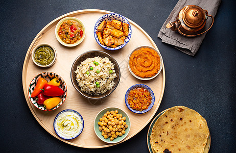 传统印度塔利族辣椒面包小吃蔬菜酸奶餐厅煎饼芝士自助餐盘子图片