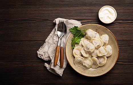 Pelmeni 俄罗斯传统烹饪菜菜菜菜 煮了面粉和小肉食物桌子菜单餐厅猪肉奶油饺子牛肉面团图片