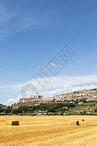 意大利翁布里亚地区的阿西西村 该镇以意大利最重要的圣弗朗西斯圣弗朗西斯大教堂而闻名爬坡街道建筑房子观光城市旅行大教堂精神窗户图片