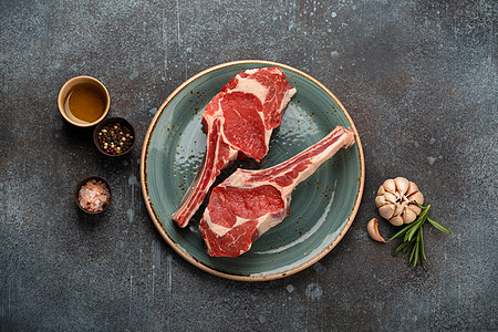 原始大理石肉牛排质量饮食屠夫炙烤肋眼香料石头烧烤牛肉桌子图片