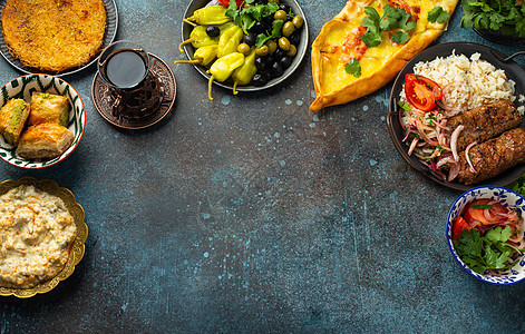 土耳其土族传统食物家庭餐厅美食桌子火鸡盘子蔬菜烧烤甜点午餐背景图片