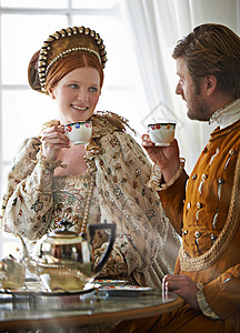 跟伯爵夫人一起喝茶 国王和女王在家一起喝茶图片