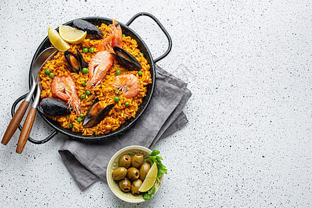 传统西班牙海产食品辣椒厨房美食海鲜烹饪盘子贝类平底锅桌子乌贼小吃图片