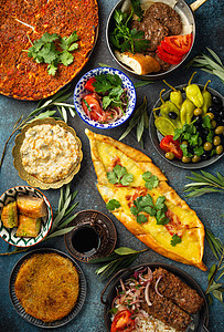 土耳其土族传统食物美食蔬菜午餐桌子火鸡家庭烧烤餐厅肉丸甜点图片