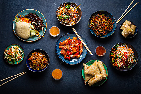 桌上各种中国菜盘的排列包子美食送货盘子餐厅沙拉宴会资源午餐春卷图片