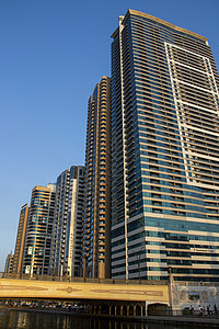 阿联酋沙迦酋长国卡斯巴地区摩天大楼的景象图片