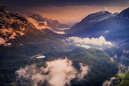 湖 St Moritz Silvaplana和Maloja 来自穆塔斯村的村庄山脉天空旅游风景地方目的地城市景观图片