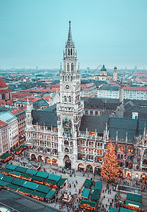 慕尼黑全景 中央广场 市政厅 圣诞市场展望 德国慕尼黑的雪幕图片