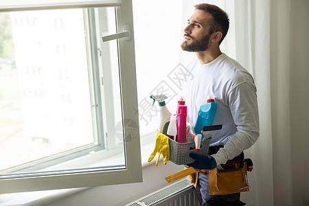 清扫房子 在冬天洗脏窗户玻璃清洁剂化学品商业卫生办公室家庭工作男性洗涤剂职员泡沫图片