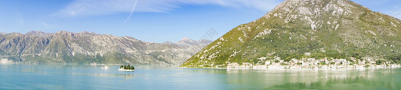 从黑山被群山环绕的大海欣赏科托尔湾的全景 黑山是世界上最美丽的海湾之一蓝色旅游村庄山脉海岸线旅行房子峡湾天空岩石图片