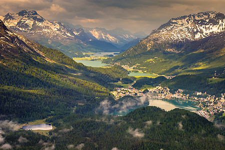 湖 St Moritz Silvaplana和Maloja 来自穆塔斯村的景观天空目的地城市旅游地方风景山脉村庄图片