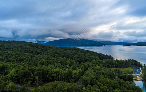 南卡罗莱纳湖面的美丽景色远足蓝色山脉反射远景全景日出太阳森林峡谷图片