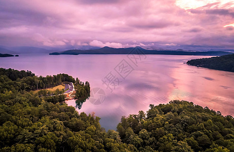 美丽的清晨日出 在湖的Jocassee南卡罗利纳风景旅行山脉日落公园峡谷反射树木远足远景图片