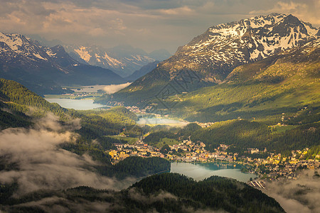 湖 St Moritz Silvaplana和Maloja 来自穆塔斯村的旅游村庄地方风景山脉目的地景观天空城市图片