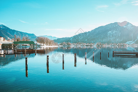 德国巴伐利亚阿尔卑斯山码头Tegernsee湖沿岸的Picturesque渔村蓝色旅行森林码头山脉反射村庄地平线日落太阳图片