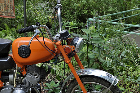 Karpaty是在乌克兰Lvov汽车厂生产的苏维埃摩托摩托车自行车旅行文化踏板车轮速度橙子发动机历史摩托图片