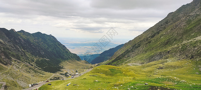 美丽的山谷 有山岳 有高山 有云雾 来自马萨卡森林生长旅行顶峰爬坡旅游荒野岩石特诺全景图片