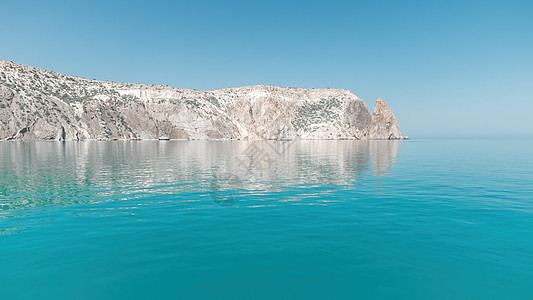 海景空中全景与水晶般清澈的蔚蓝大海和岩石海岸 在岩石背景下的美丽泻湖中的游艇 夏季旅行和度假的理想目的地的概念支撑天线巡航丘陵帆图片