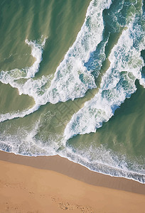 从上面的海滩和海浪 顶部的水背景 夏日从空中袭来 蓝色海洋的鸟瞰图天线波浪空气攻击图片