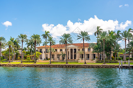 美国佛罗里达州迈阿密海滩豪华豪宅和棕榈树大厦住宅财富社区建筑学海滩富裕公园奢华海岸线图片