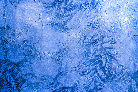 玻璃上的抽象霜状图案 窗口上的背景纹理水晶框架季节天气蓝色摄影冻结冰山寒冷温度图片