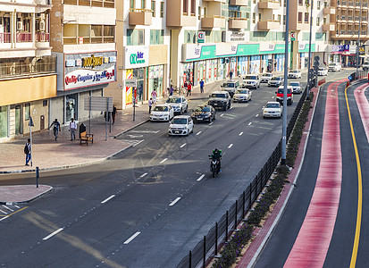 迪拜 阿联酋  2022年8月1日  该城市的旧城区 称为Bur Dubai汽车人群外籍基础设施旅行交通旅游人士街道运输图片