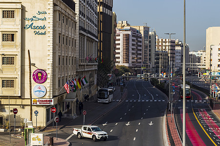 迪拜 阿联酋  2022年8月1日  该城市的旧城区 称为Bur Dubai人士基础设施外籍旅行人群旅游汽车运输交通街道图片