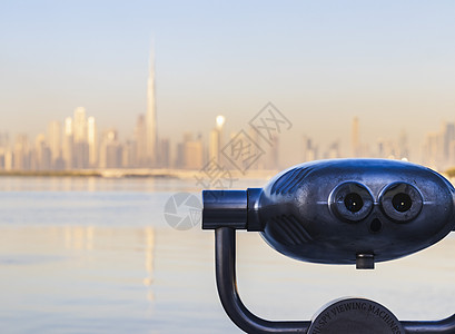 阿联酋迪拜  2022 年 11 月 2 日  从迪拜河港拍摄的迪拜天际线景观 城市阴霾吸引力码头地平线建筑学间谍季节全景港口记图片