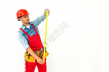 建筑工人拉绳子 整个工作室都拍到白色的孤立片黄色钻头工程师腰带修理工安全帽商业工作男人承包商图片