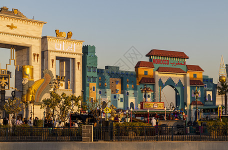 阿联酋迪拜  02 11 2022  在全球村景点内 城市吸引力天气日落人群建筑学旅游商业太阳地标建筑图片