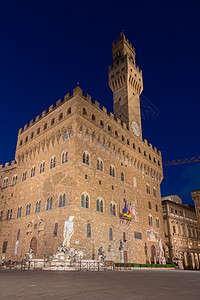 佛罗伦萨建筑由夜晚照亮 意大利Signoria广场的广场历史性正方形地方领主场景地标天空大教堂吸引力城市图片