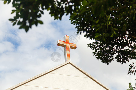 教堂屋顶的面十字宗教教会风化尖顶褪色信仰背景图片