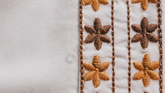 乌克兰衬衫上手工制作的刺绣几何装饰品乌克兰人古老的传统真服多彩色屏幕保护器vyshyvanka示范棉布技术织物纺织品工艺民族工作图片
