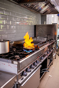 厨师制作烧烤fois gras烹饪餐饮烧伤厨房燃烧火焰盘子酒店用餐运动图片