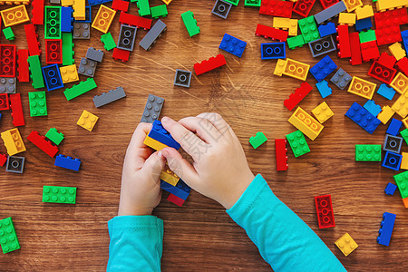 儿童玩具 有选择的焦点女孩蓝色图标绿色思考积木黄色木板横幅孩子图片