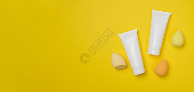 奶油 凝胶和其他化妆品和海绵白塑料管图片