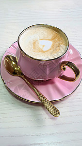 卡布奇诺 在光桌上的粉红色杯子里加泡沫 喝咖啡休息午餐奶昔饮食餐厅食物命令香料卡片天篷排毒图片