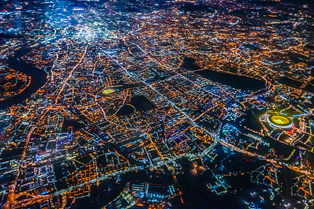 从飞机上看到伦敦的夜景商业景点观光城市机构古迹建筑照明夜空景观图片