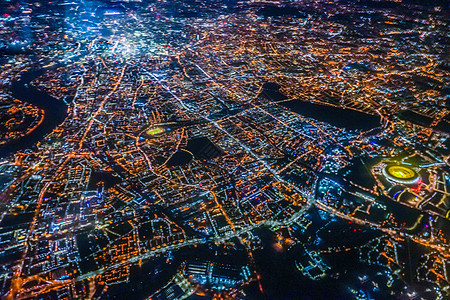 从飞机上看到伦敦的夜景商业景点观光城市机构古迹建筑照明夜空景观图片