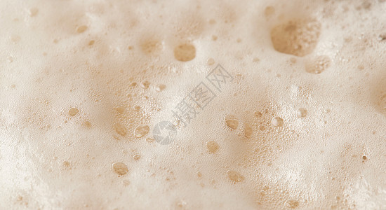 啤酒泡沫顶视图 淡啤酒上的柔软新鲜泡沫 泡沫啤酒 啤酒泡沫纹理背景派对工艺气泡酒精玻璃金子酒吧奶油啤酒厂牛皮纸图片