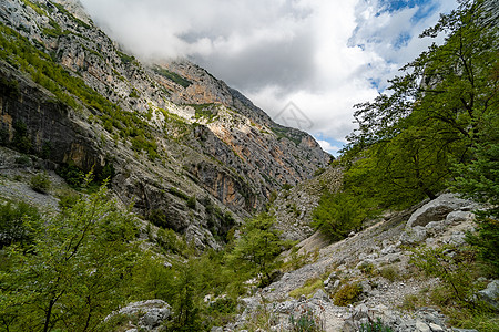 在圣马提诺暑假的探险旅行山脉游客远足国家遗产旅游假期图片