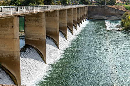 从水力发电站排出的水量建造运河活力发电机水闸障碍流动环境水电救援图片