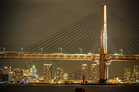 横滨湾桥和横滨米那托米拉伊夜景建筑群街景摩天大楼首都天空交通建筑城市港口整栋楼图片